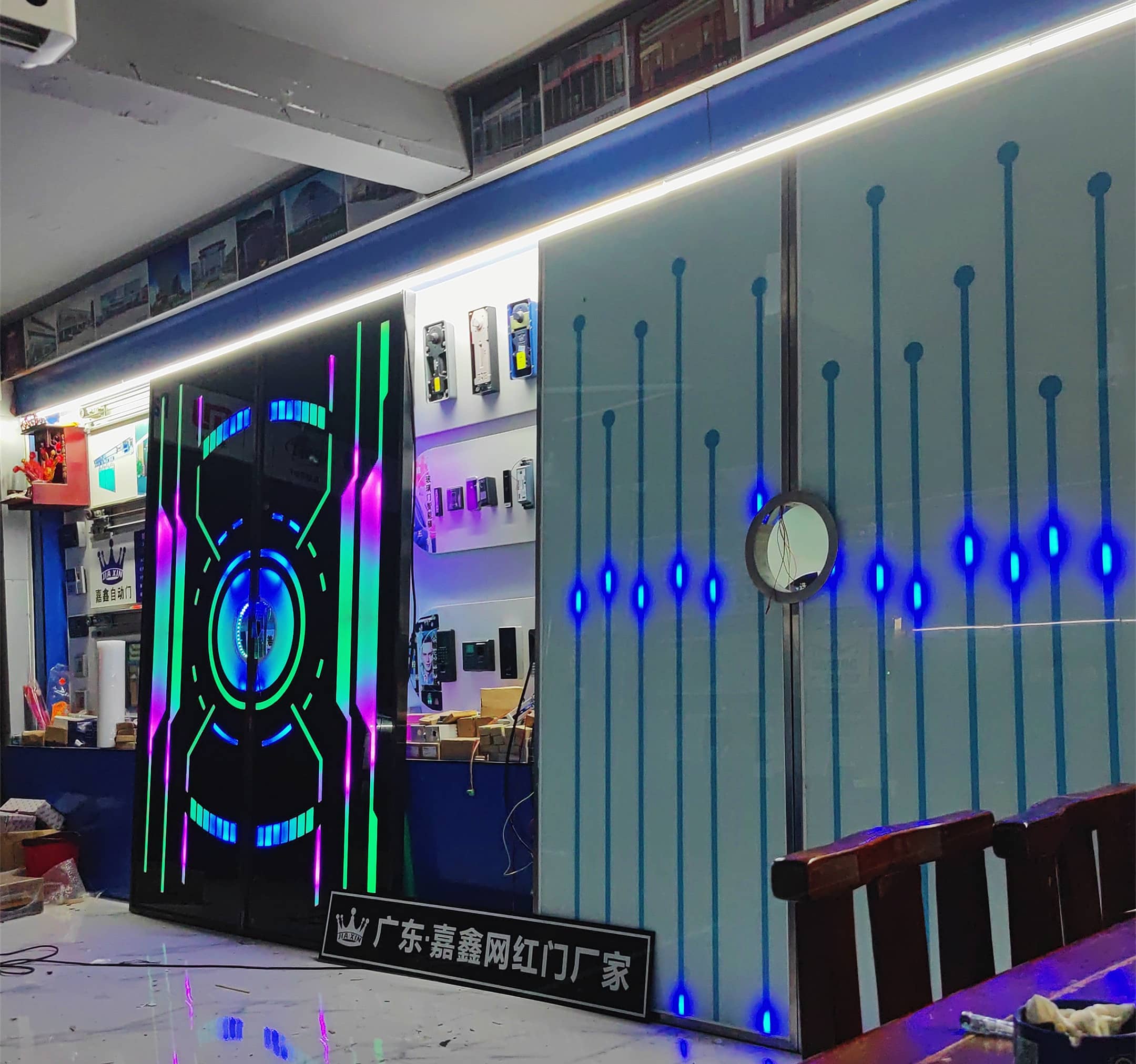 科技感手掌发光门