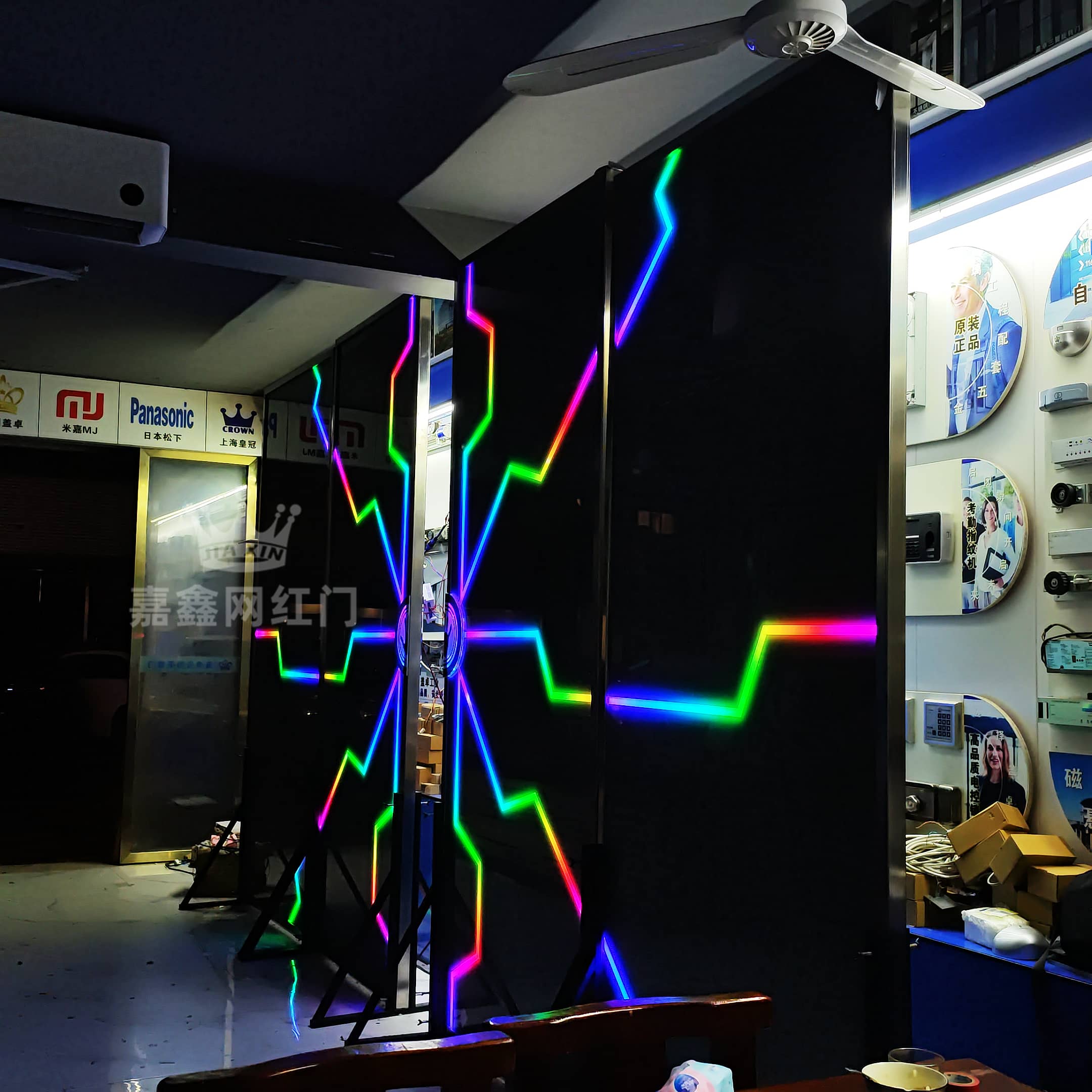 科技门 网红音乐餐厅