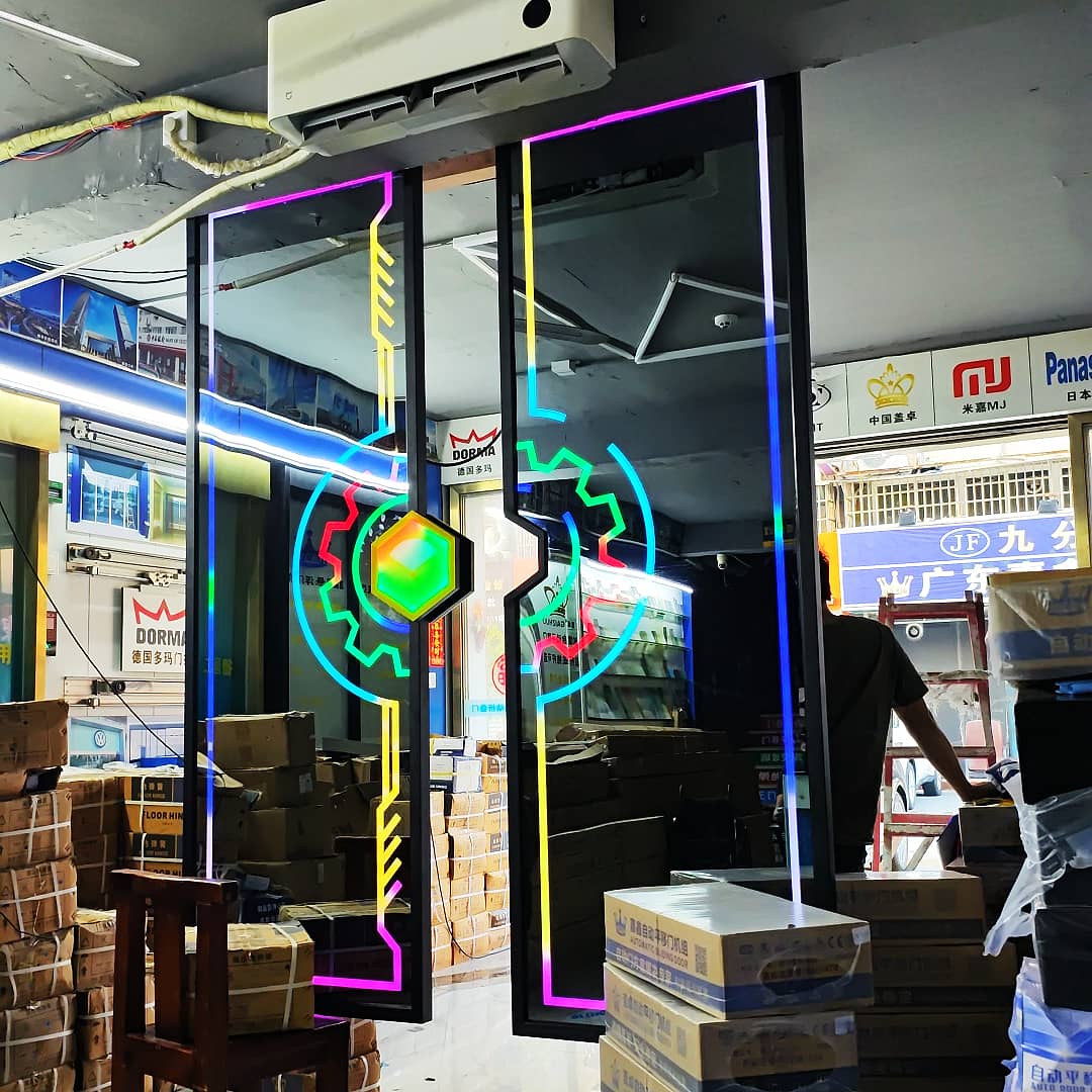 科技炫酷门 手掌激光感应门