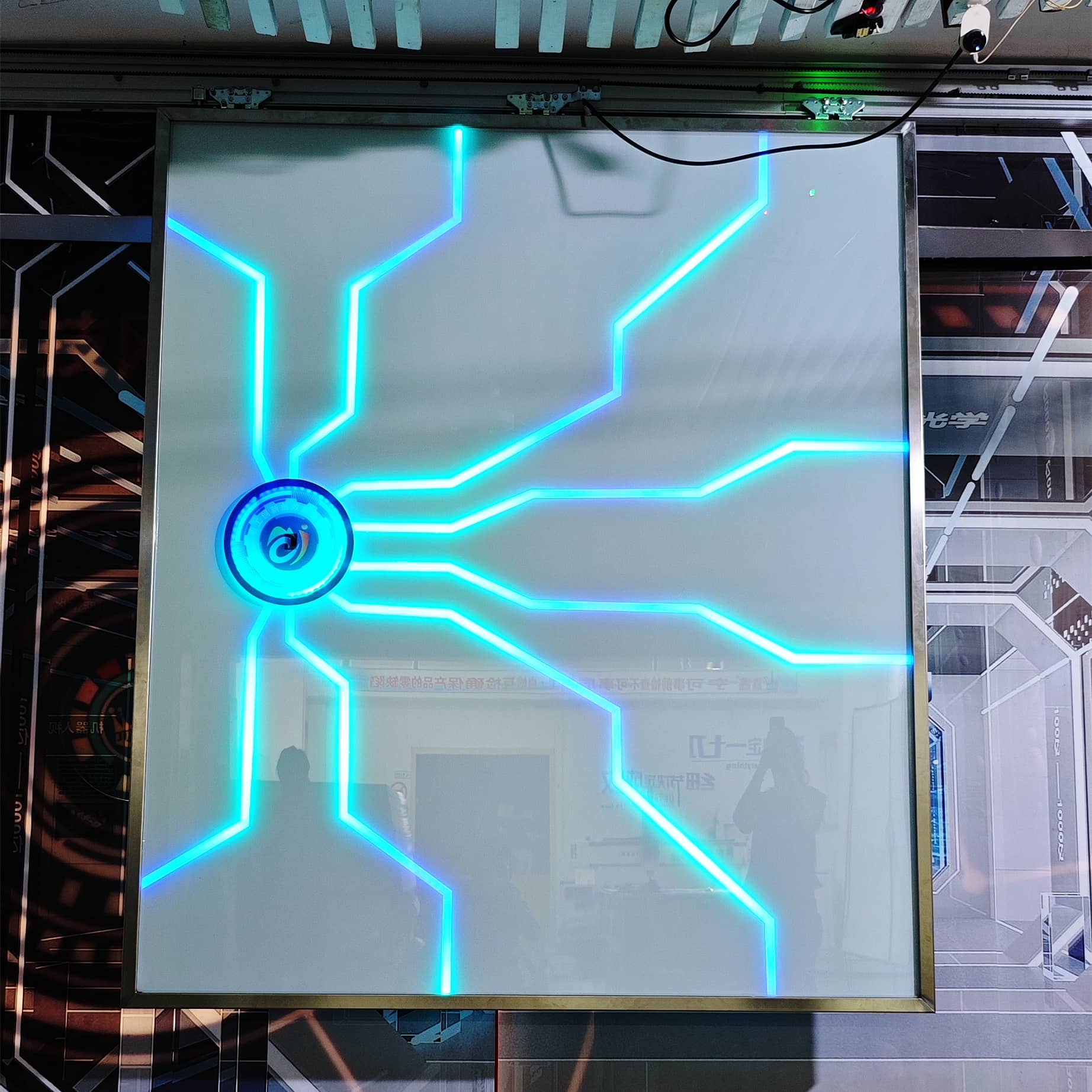 科技造型幻彩门